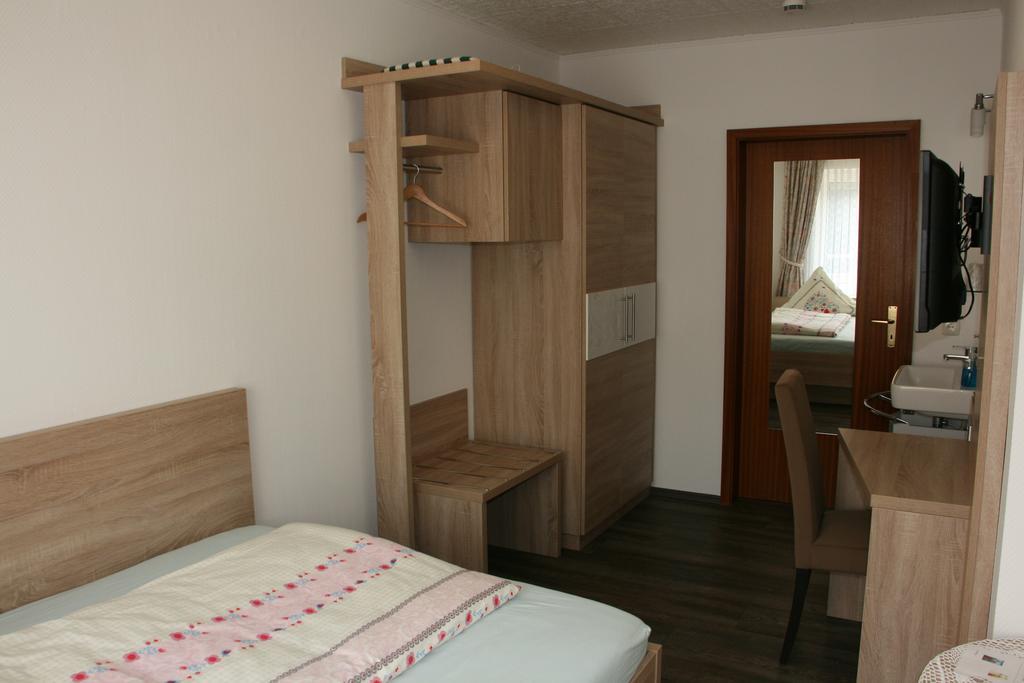 Pension Alice Busum Room photo